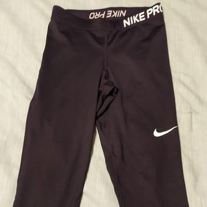 Nike Pro Capri pants